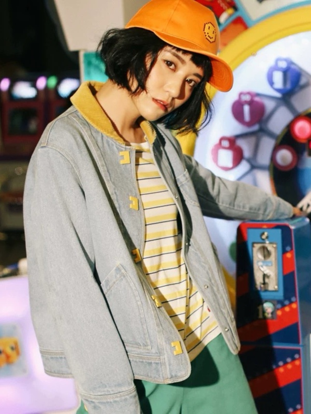 Woman Light Wash Denim Jacket with Mustard Corduroy Collar - Picture 13 of 15
